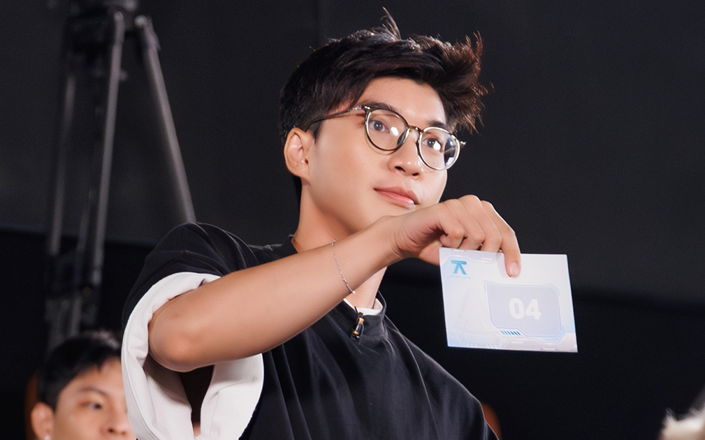 Anh trai say hi thành show hài, HIEUTHUHAI được khen "gia trưởng mà thông minh"