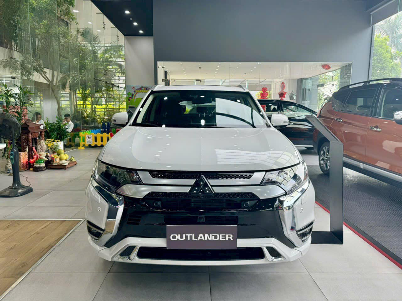 Tin tức giá xe: Mitsubishi Outlander giảm tới 140 triệu tại đại lý, số lượng rất hạn chế- Ảnh 2. Tin tức giá xe: Mitsubishi Outlander giảm tới 140 triệu tại đại lý, số lượng rất hạn chế- Ảnh 2.