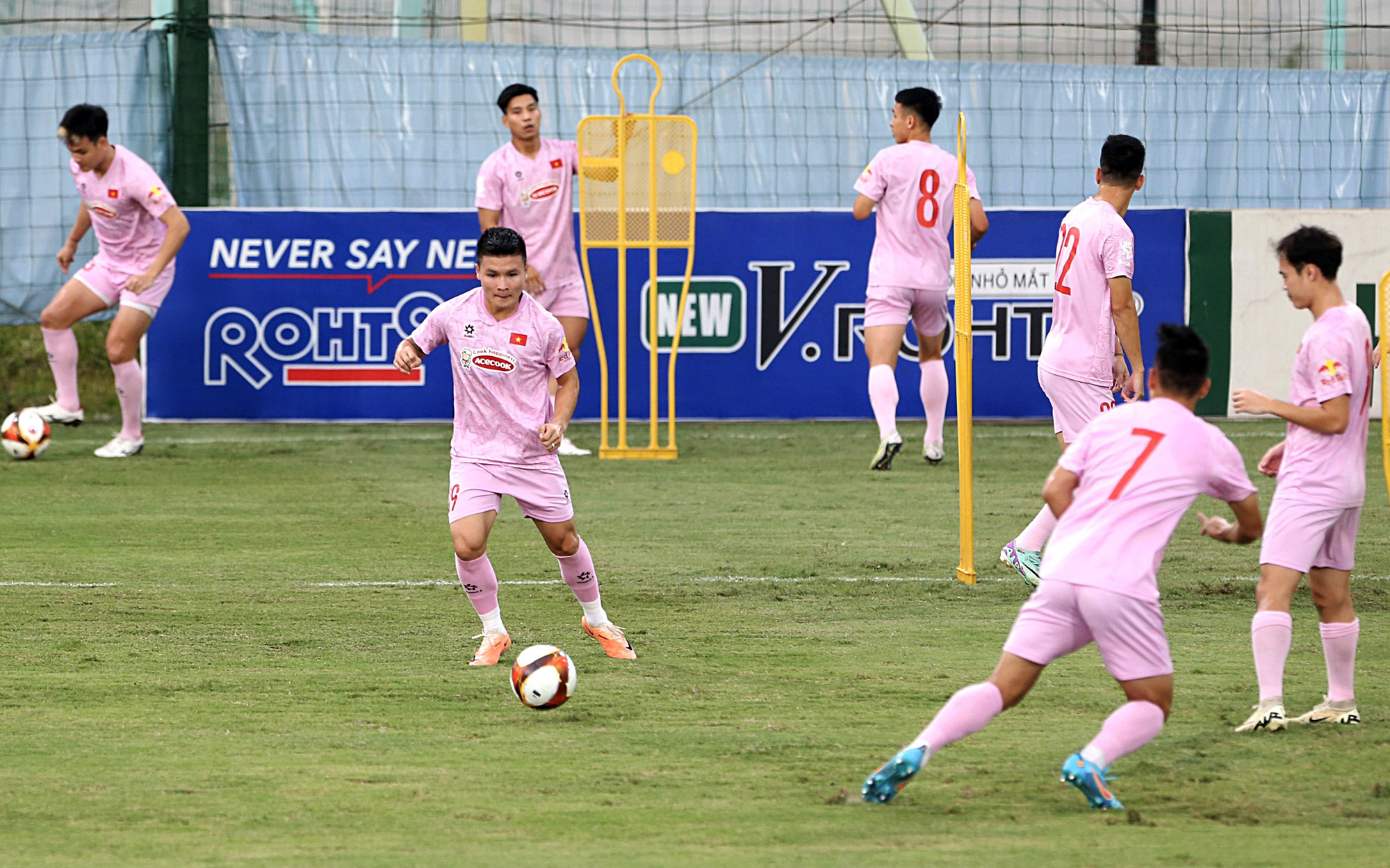 HLV Tom Saintfiet: 'Tuyển Việt Nam vẫn mạnh hàng đầu khu vực'- Ảnh 5. Vòng loại World Cup 2026: Đánh thức các ngôi sao của tuyển Việt Nam
