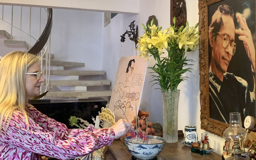 Ngàn người đội mưa hòa cùng âm nhạc Trịnh Công Sơn- Ảnh 10. Đại sứ Thụy Điển hát "chuẩn" Nhớ mùa thu Hà Nội tại nhà nhạc sĩ Trịnh Công Sơn