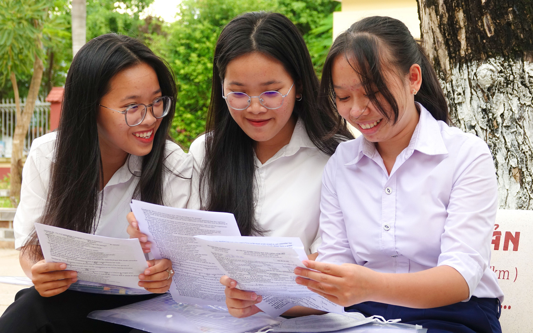 Thứ trưởng Bộ Giáo dục và Đào tạo: 'Đi thi học sinh nên để điện thoại ở nhà để tránh điều đáng tiếc'- Ảnh 3. Có 3 phương án vận chuyển đề thi tốt nghiệp THPT ra Phú Quốc