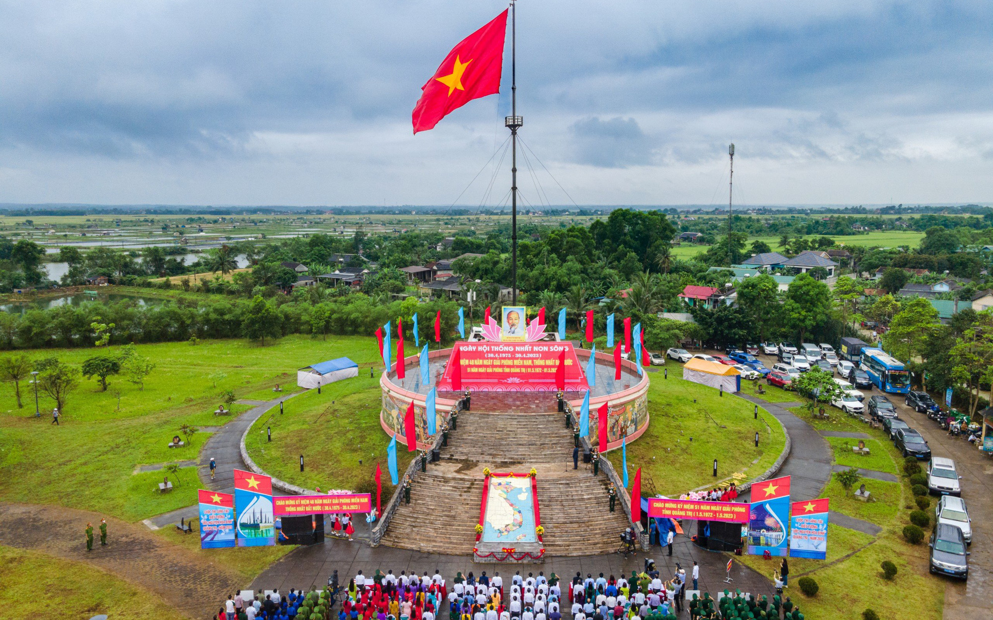 Mãn nhãn đêm khai hội vì hòa bình ở nơi từng chia cắt hai miền đất nước- Ảnh 5. Quảng Trị kêu gọi người dân mở cửa đón khách do thiếu phòng khách sạn dịp Lễ hội Vì hòa bình