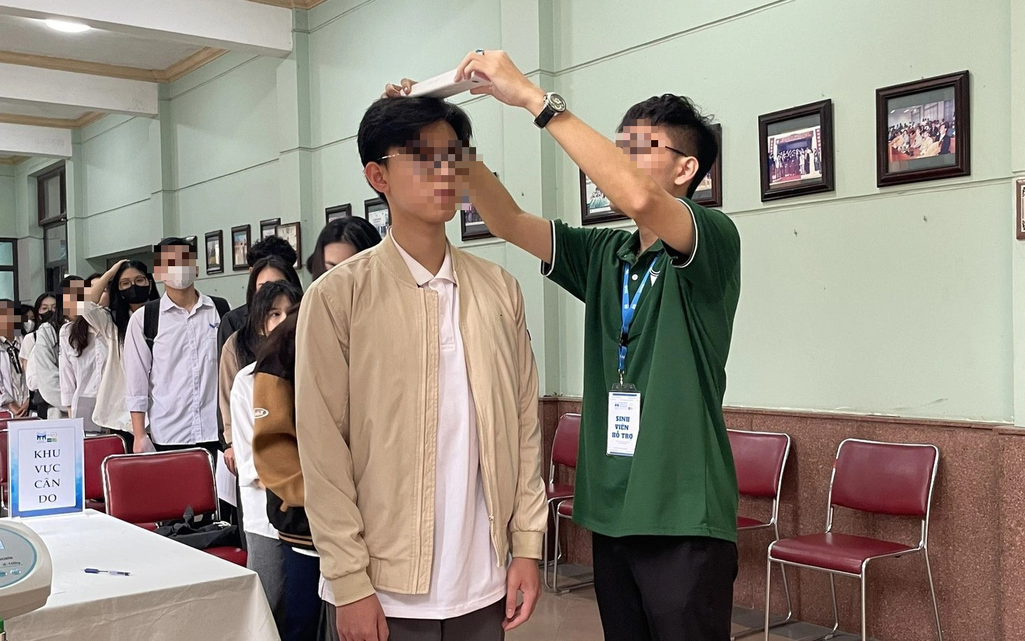 Khi người có chiều cao 'khiêm tốn' cũng được ưu tiên tuyển dụng - Ảnh 2.