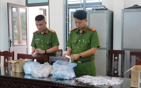 Bắt nhóm lừa đảo những người bị… lừa đảo- Ảnh 3. Triệt xóa nhóm lừa đảo bán