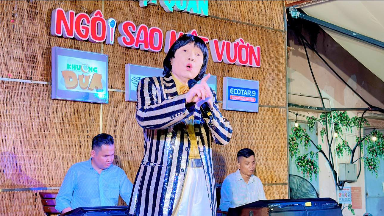 Khán giả thích thú phần biểu diễn của nghệ sĩ Minh Vương - Ảnh: BTC