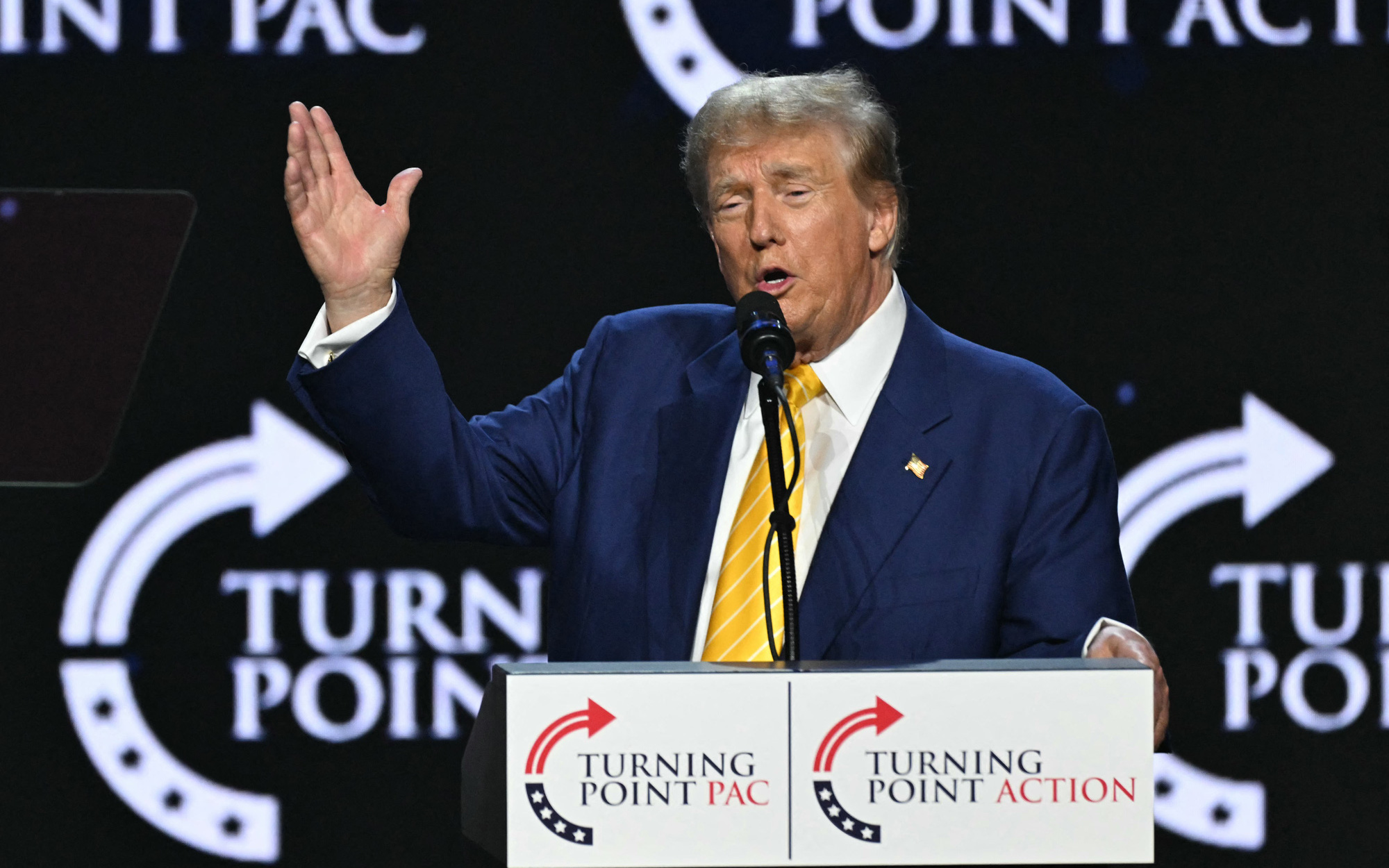 Sợ ông Trump, các nhà sản xuất phô mai Ý tăng tốc đưa hàng tới Mỹ để né thuế - Ảnh 2.