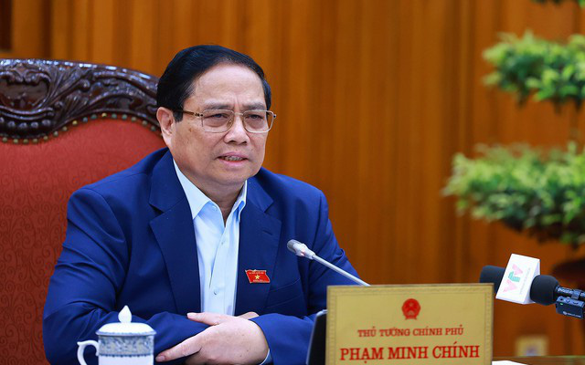 Giá xăng dầu đồng loạt tăng- Ảnh 2. Thủ tướng nêu chỉ đạo mới về điều hành giá điện, xăng dầu, y tế và giáo dục
