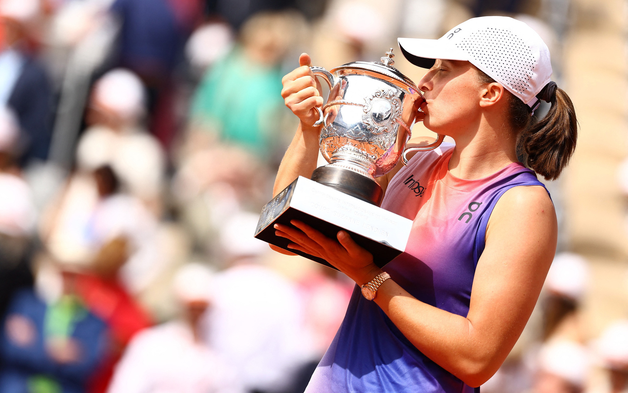 Carlos Alcaraz lần đầu vô địch Roland Garros sau 5 ván trước Zverev- Ảnh 16. Swiatek lần thứ ba liên tiếp vô địch Roland Garros