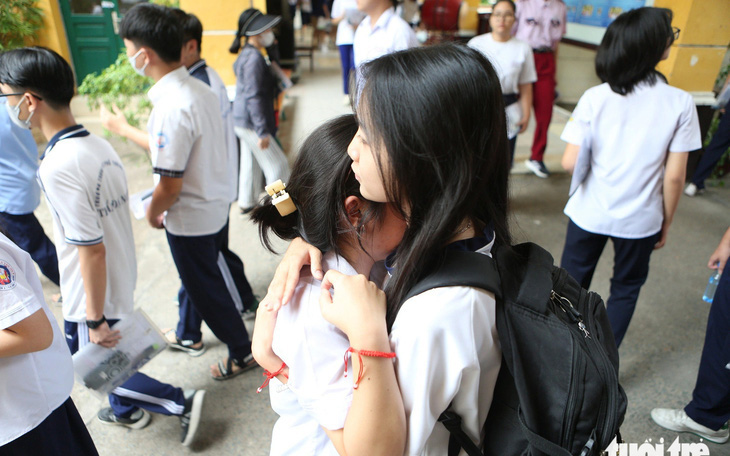 Bạn đọc cũng 'phân hóa' sau đề thi toán- Ảnh 3. Đề thi toán lớp 10 quá khó: Do sức học hay do đề phân hóa cao?