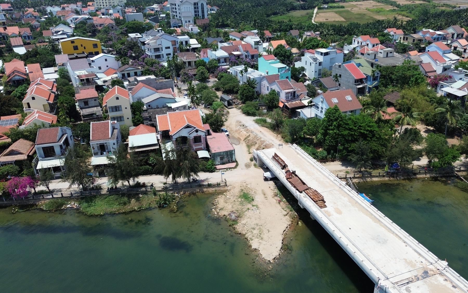 Dân ở Hội An kiện tỉnh đòi căn nhà 2 triệu đô: Vì sao tòa cấp cao hủy bản án sơ thẩm?- Ảnh 4. Người dân khởi kiện chủ tịch tỉnh Quảng Nam