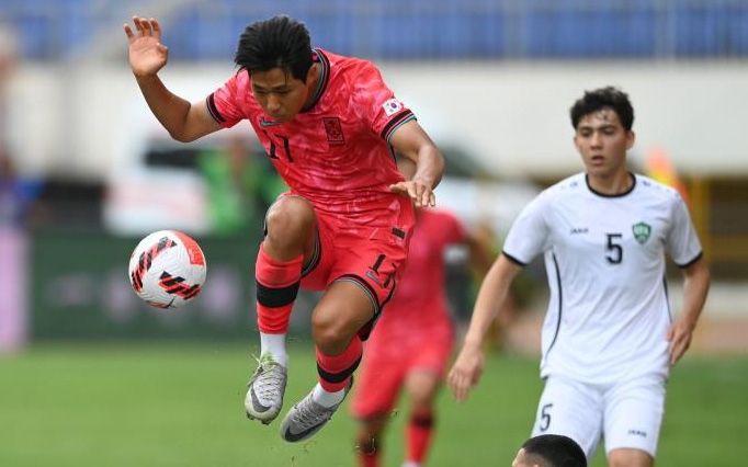 U19 Việt Nam thua U19 Uzbekistan ở phút bù giờ- Ảnh 3. U19 Việt Nam bị U19 Hàn Quốc đánh bại