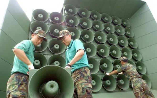 Hàn Quốc phát gì qua loa tuyên truyền khiến Triều Tiên nổi giận?- Ảnh 3. Hàn Quốc dùng loa công suất lớn phát thông điệp để Bình Nhưỡng