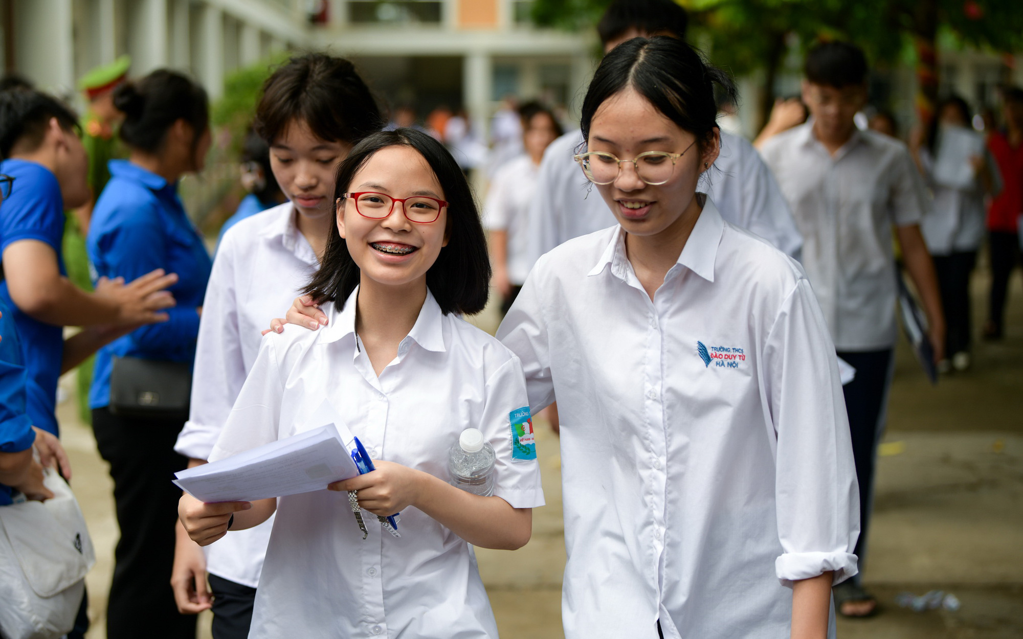 Đề thi toán lớp 10 Hà Nội: Thí sinh tự tin học khá dễ lấy điểm 8- Ảnh 10. Đề văn lớp 10 Hà Nội tiếp tục