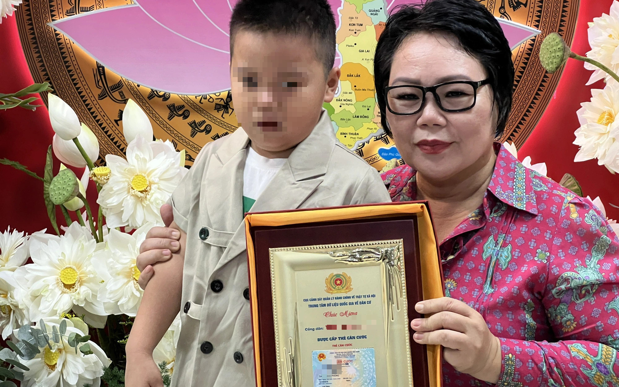 Bộ Công an đề xuất mức phạt mới khi vi phạm sử dụng căn cước- Ảnh 3. Hình ảnh cận cảnh thẻ căn cước mới