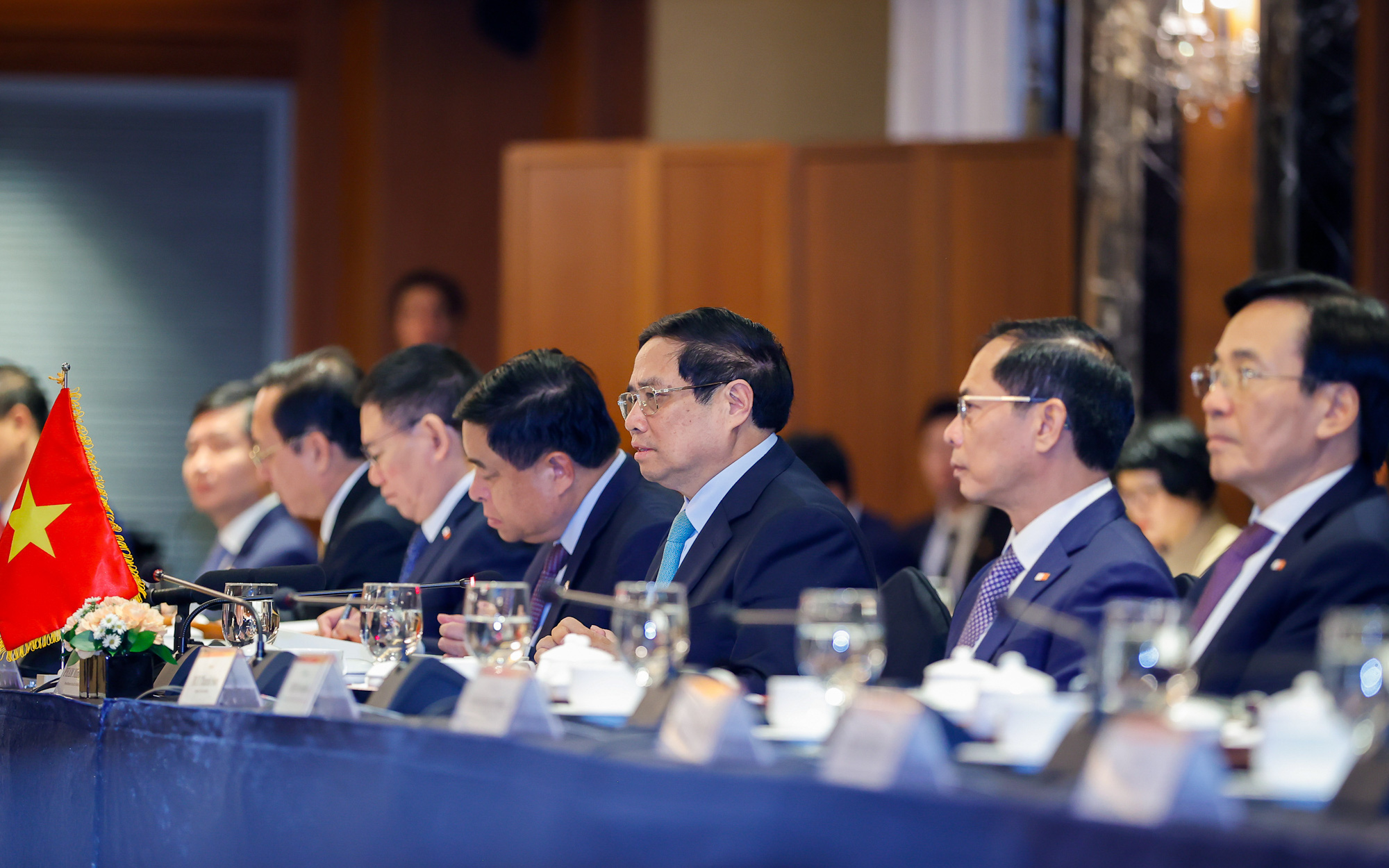 '3 đảm bảo' của Thủ tướng với các tập đoàn Hàn Quốc- Ảnh 6. Thủ tướng ăn sáng, bàn chuyện đầu tư với 20 tập đoàn Hàn Quốc