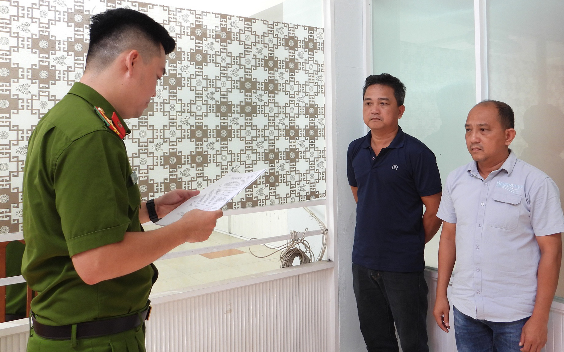 Bắt giám đốc doanh nghiệp gian dối trúng dự án đường tuần tra biên giới để lừa đảo- Ảnh 2. Điều tra vụ lừa đảo liên quan 2 căn nhà giá 56 tỉ ở Đà Nẵng