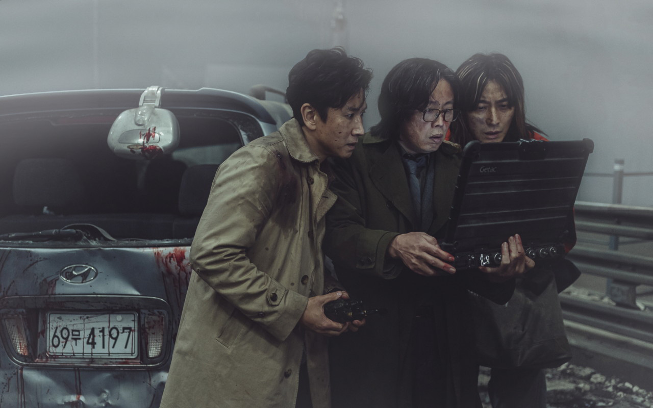 Nụ cười tạm biệt của Lee Sun Kyun trong cảnh cuối Dự án mật: Thảm họa trên cầu- Ảnh 6. Ba lý do nhất định phải xem ‘Thảm họa trên cầu’ của Lee Sun Kyun