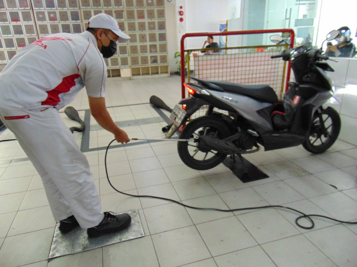 Không kiểm định khí thải, xe máy có thể bị hủy biển số
