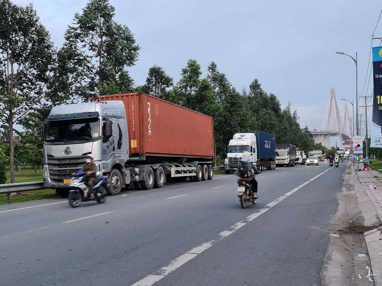 Chạy phà suốt ngày đêm khi cầu Rạch Miễu thử tải- Ảnh 2. Tiếp tục cấm xe 3 trục qua cầu Rạch Miễu đến khi có cầu Rạch Miễu 2