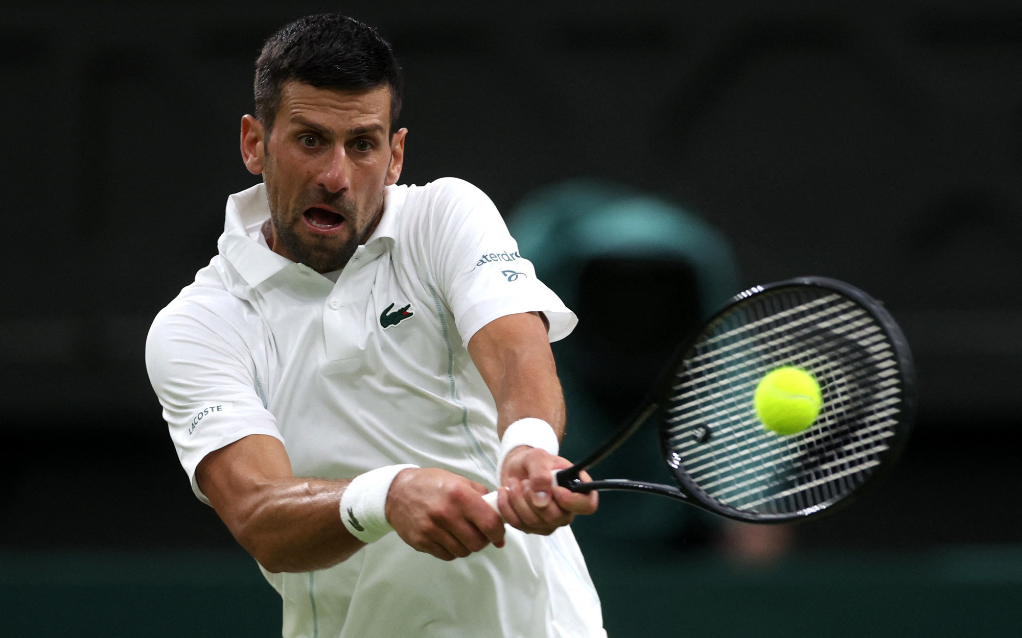 'Đại chiến' Djokovic - Alcaraz ở chung kết Wimbledon 2024- Ảnh 4. Đối thủ bỏ cuộc, Djokovic vào bán kết Wimbledon 2024