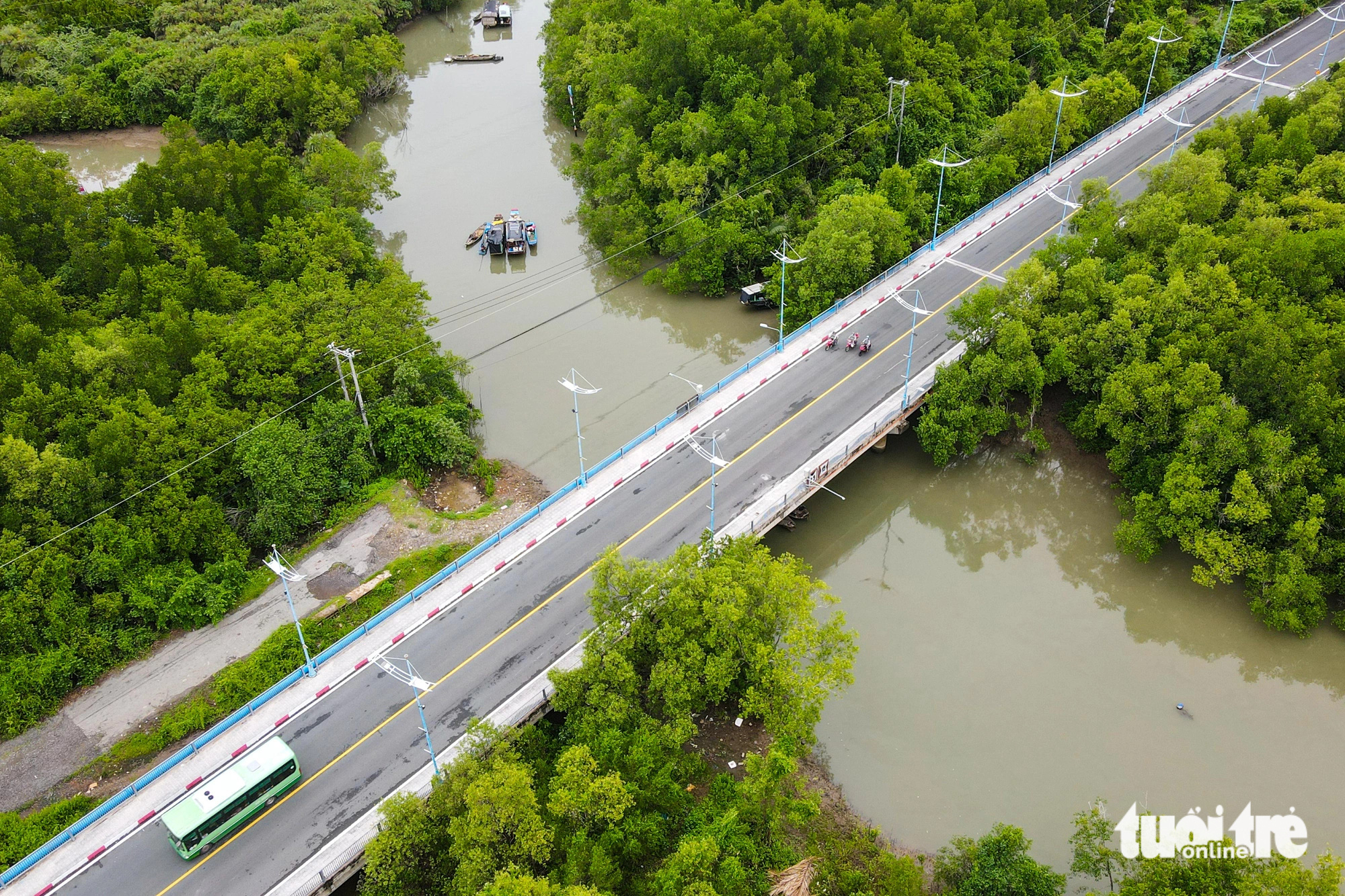 Theo đề xuất của Sở Giao thông vận tải TP, 8 cây cầu trên đường Rừng Sác sẽ được xây thêm phần cầu rộng 15,75m (3 làn ô tô và 1 làn xe đạp). Như vậy, khi hoàn thành, mỗi cây cầu sẽ được nâng cấp từ 3 lên 6 làn xe