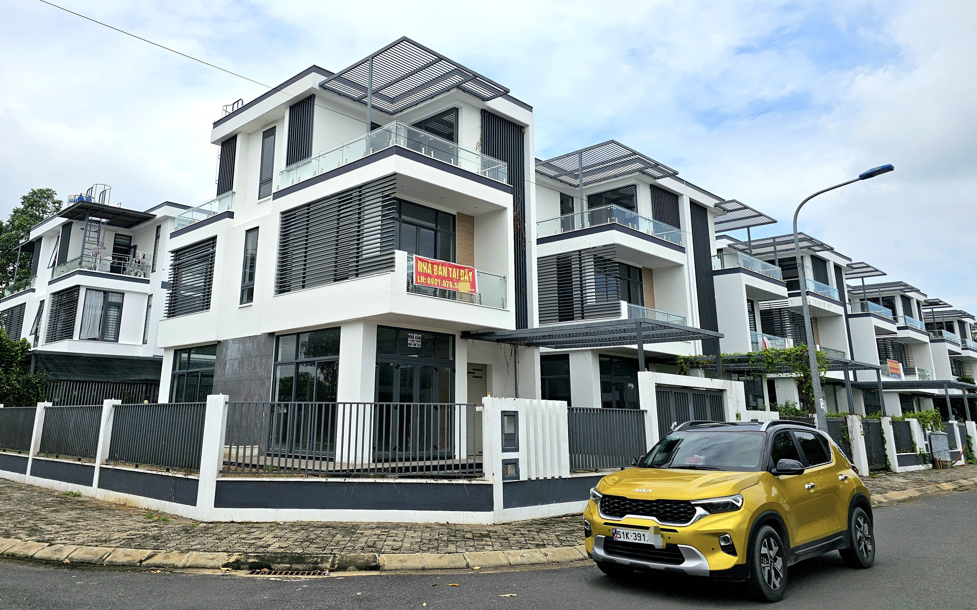Từ 1-8, mua bất động sản, nhà ở hình thành trong tương lai phải biết điều này- Ảnh 4. Từ 1-8, bít cửa mua bán bất động sản hai giá, không dùng tiền mặt khi thanh toán