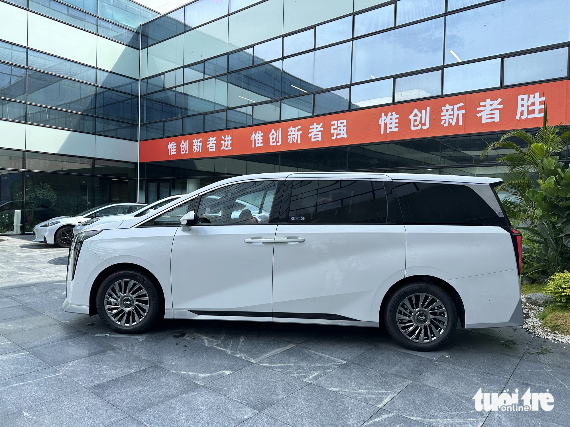 Ngoại hình GAC M8 khá gây liên tưởng tới Toyota Alphard/Lexus LM mới - Ảnh: ĐĂNG VIỆT