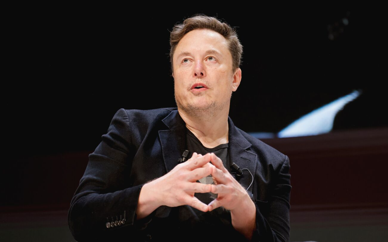 Facebook dỡ hạn chế tài khoản cho ông Trump- Ảnh 2. Tỉ phú Elon Musk quyên góp cho chiến dịch tranh cử của ông Trump