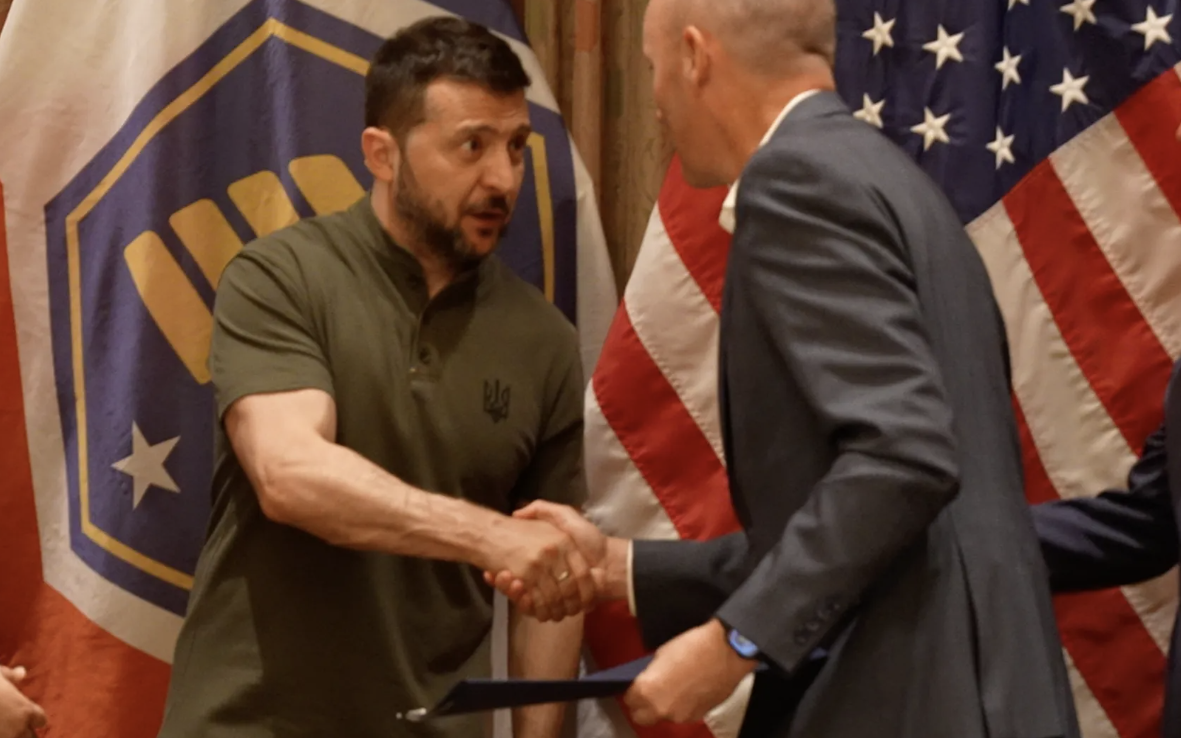 Tổng thống Ukraine nói 'không lo gì' dù ông Trump có trở lại Nhà Trắng- Ảnh 2. Ông Zelensky chỉ muốn được viện trợ vũ khí, không yêu cầu Mỹ đưa quân tới Ukraine