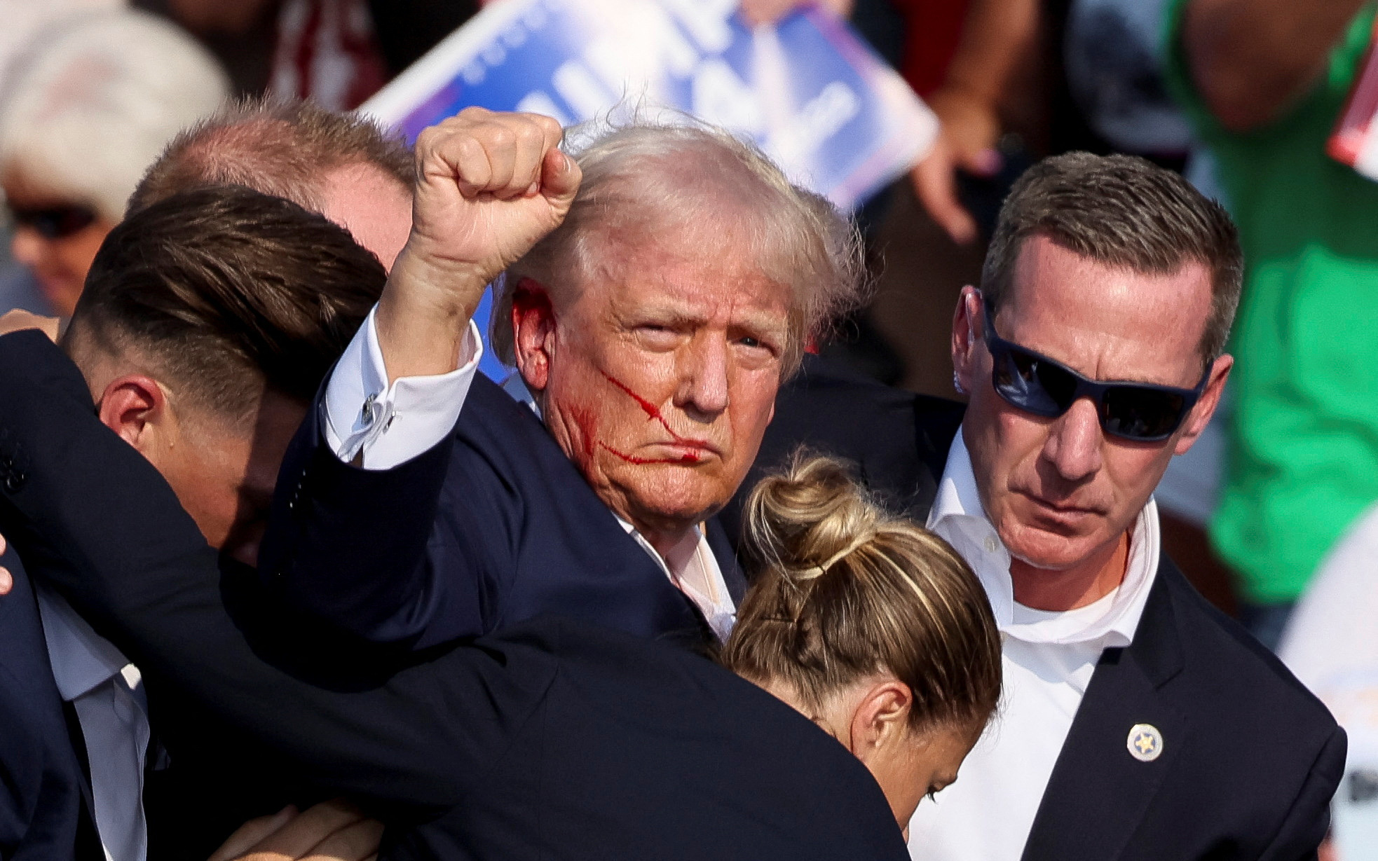 Ông Trump phản xạ cực nhanh theo nguyên tắc 'Run, Hide, Fight' khi bị ám sát, thêm cơ hội đắc cử- Ảnh 3. Tin tức thế giới 14-7: Hung thủ bắn ông Trump đã chết; Nhiều quan chức Triều Tiên bị sa thải