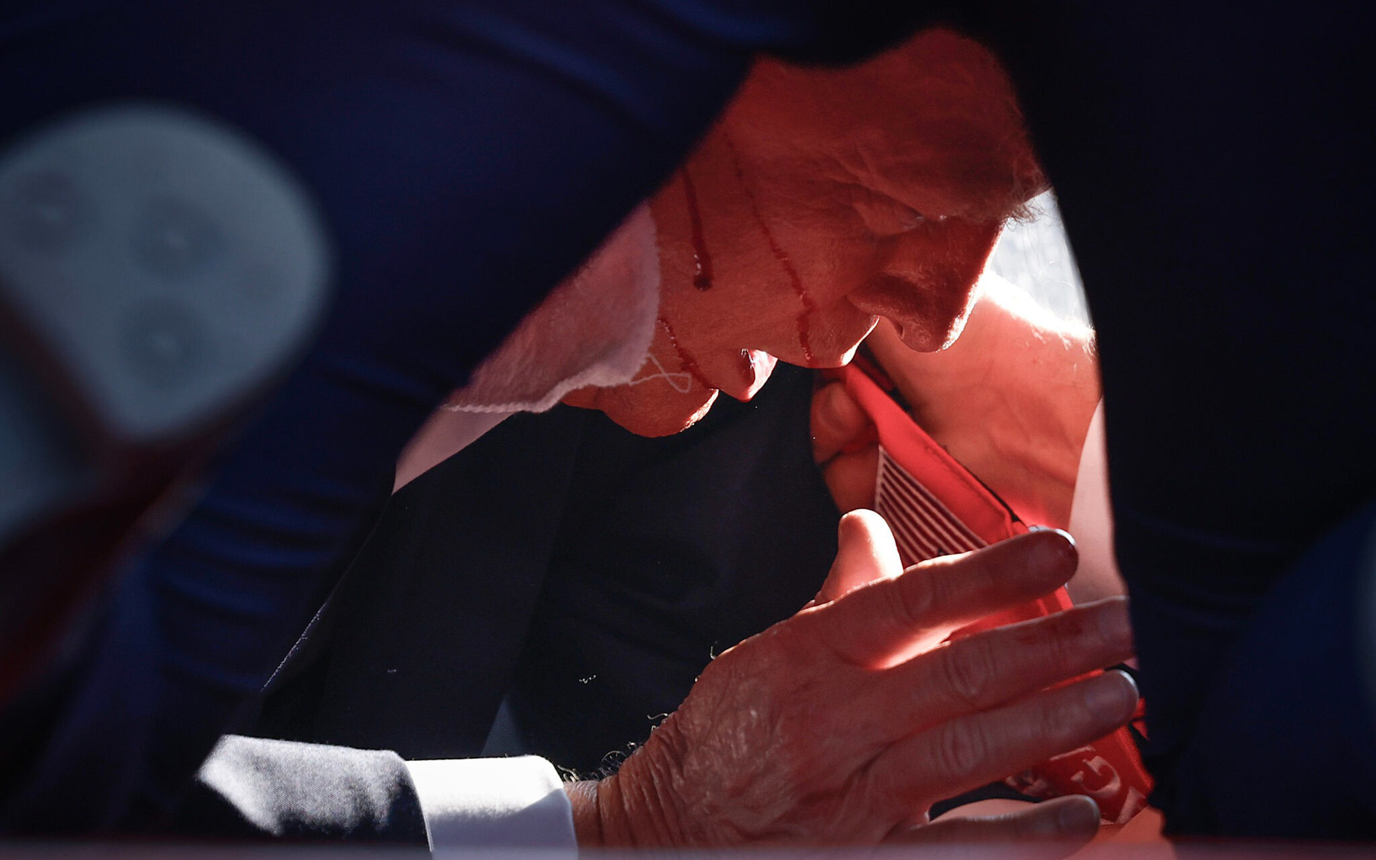 Vụ ông Trump bị bắn: Nghi phạm không có tiền án, từng có thành tích học tập 'khủng'- Ảnh 6. Các mật vụ tinh nhuệ làm 'bia đỡ đạn' cho ông Trump là ai?