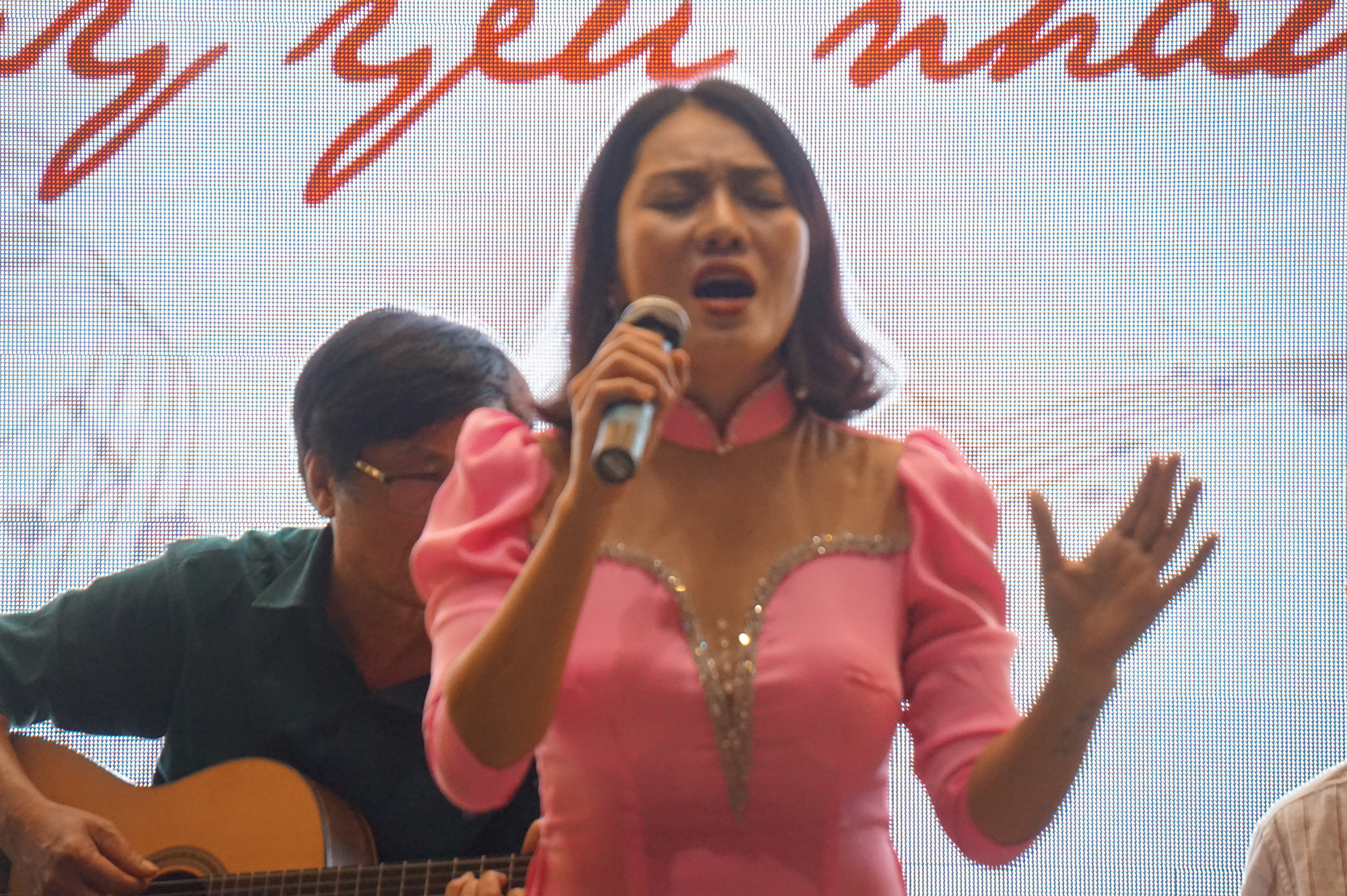 Minh Thu biểu diễn nhiều cảm xúc, nhận được sự cổ vũ nhiệt tình của khán giả - Ảnh: T.ĐIỂU