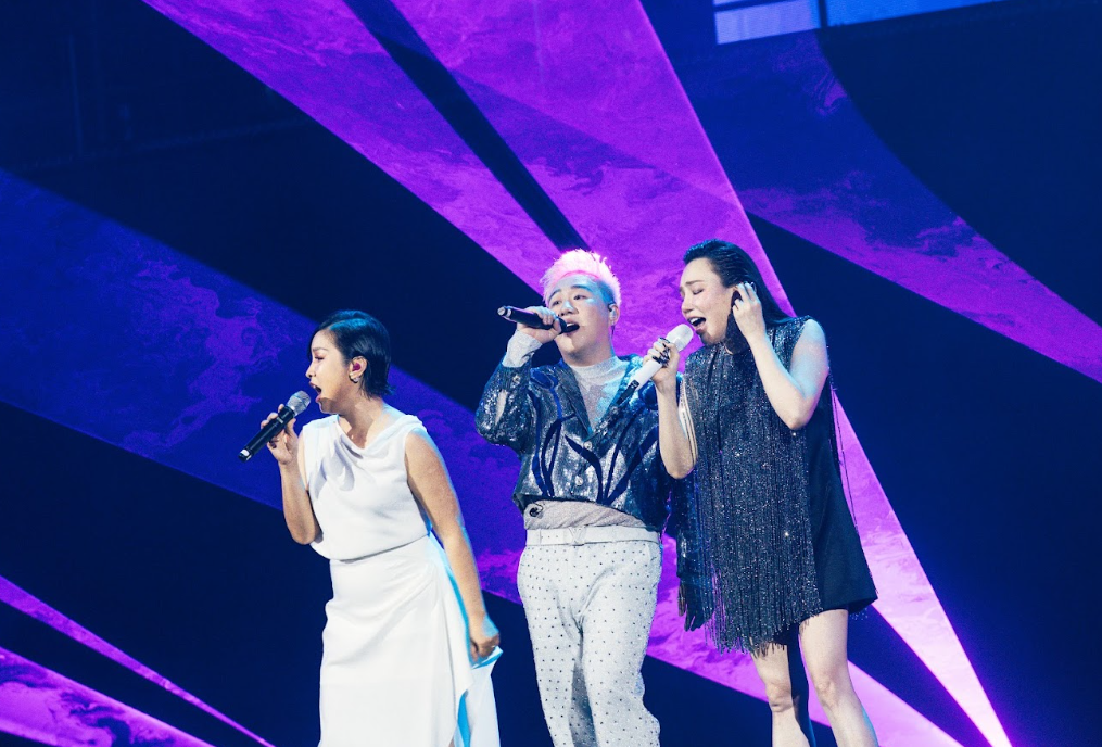 Trio My Linh - Trung Quan - Ho Quynh Huong vyvolalo mnoho emocí - Foto: BTC Tiết mục tam ca của Mỹ Linh - Trung Quân - Hồ Quỳnh Hương mang lại nhiều cảm xúc - Ảnh: BTC