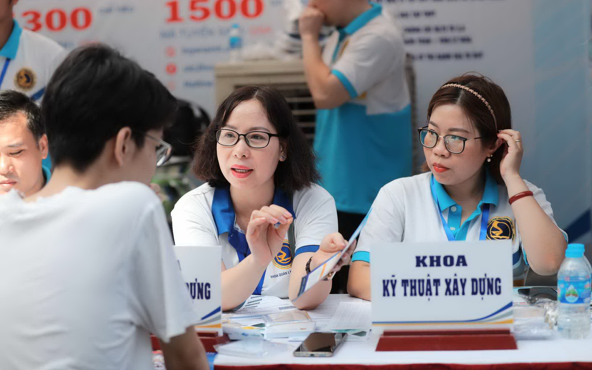 Thêm nhiều trường đại học công bố điểm sàn xét điểm thi tốt nghiệp- Ảnh 6. Ngày hội Lựa chọn nguyện vọng xét tuyển đại học 2024: Giải đáp mọi thắc mắc về xét tuyển đại học