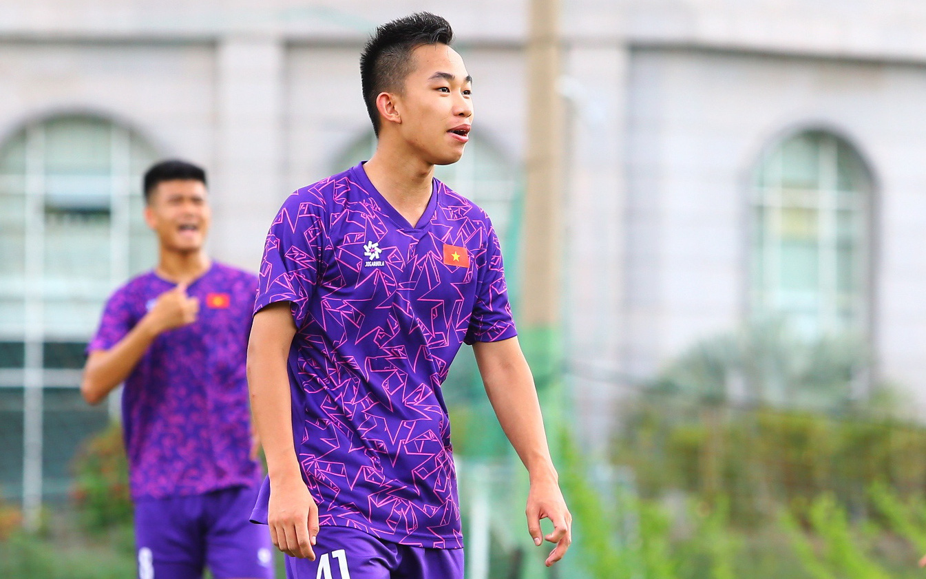 U19 Việt Nam mất cả ngày di chuyển đến Indonesia- Ảnh 3. Cầu thủ Việt kiều bị loại trước ngày đội U19 Việt Nam xuất quân