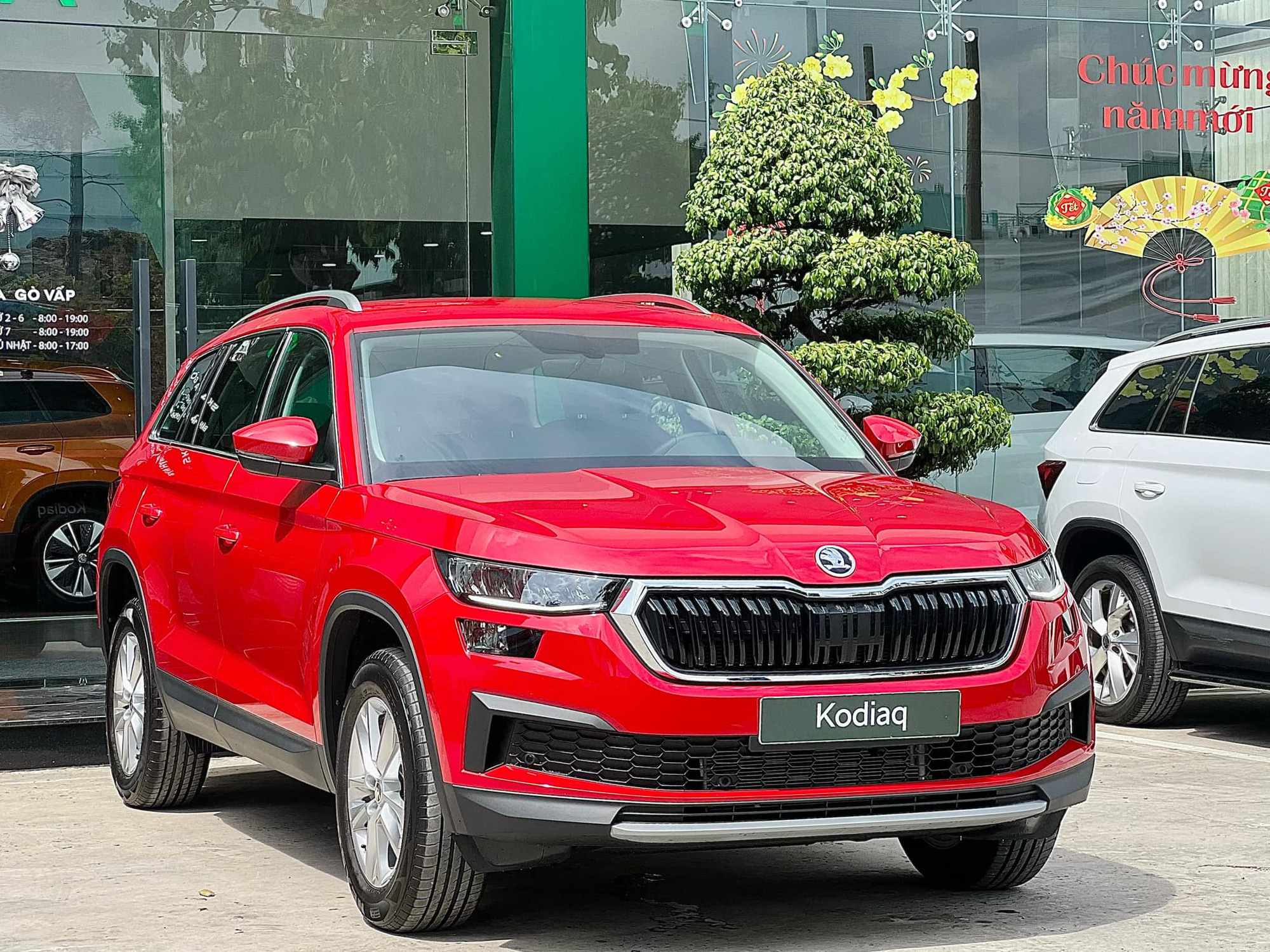 Tin tức giá xe: Skoda Kodiaq giảm hơn 200 triệu phí lăn bánh, vẫn cao hơn Hyundai Santa Fe- Ảnh 3. Tin tức giá xe: Skoda Kodiaq giảm hơn 200 triệu phí lăn bánh, vẫn cao hơn Hyundai Santa Fe- Ảnh 3.