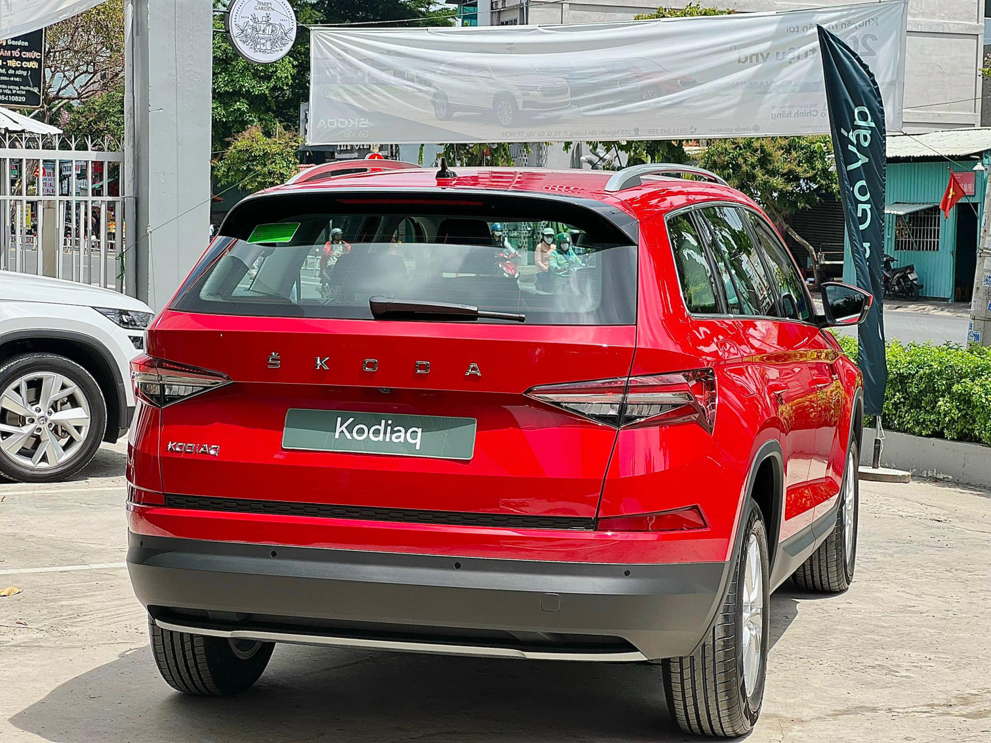 Tin tức giá xe: Skoda Kodiaq giảm hơn 200 triệu phí lăn bánh, vẫn cao hơn Hyundai Santa Fe- Ảnh 4. Tin tức giá xe: Skoda Kodiaq giảm hơn 200 triệu phí lăn bánh, vẫn cao hơn Hyundai Santa Fe- Ảnh 4.