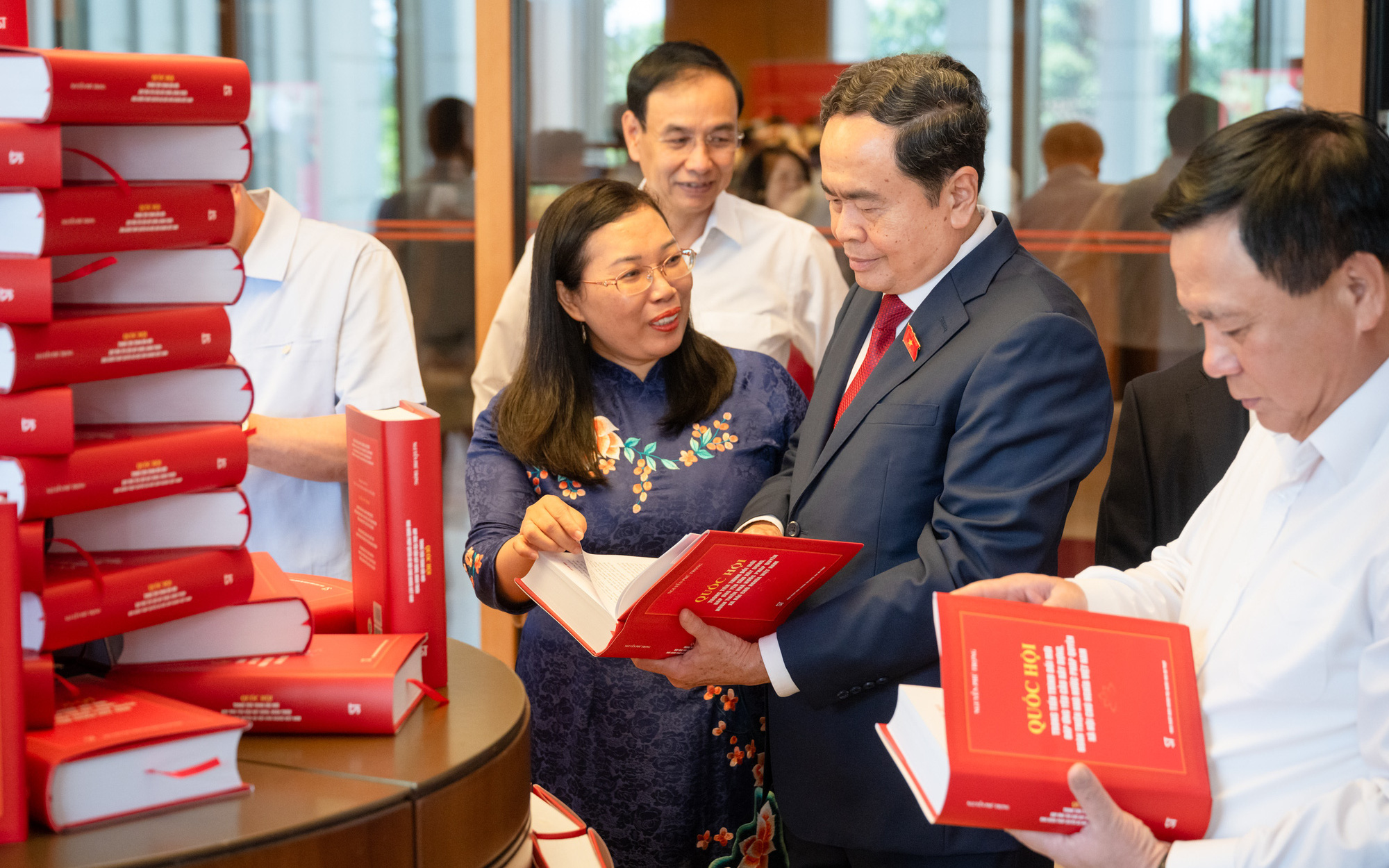Tổng bí thư Nguyễn Phú Trọng - nhà lãnh đạo được nhân dân yêu mến- Ảnh 5. Ra mắt sách về Quốc hội Việt Nam của Tổng bí thư Nguyễn Phú Trọng