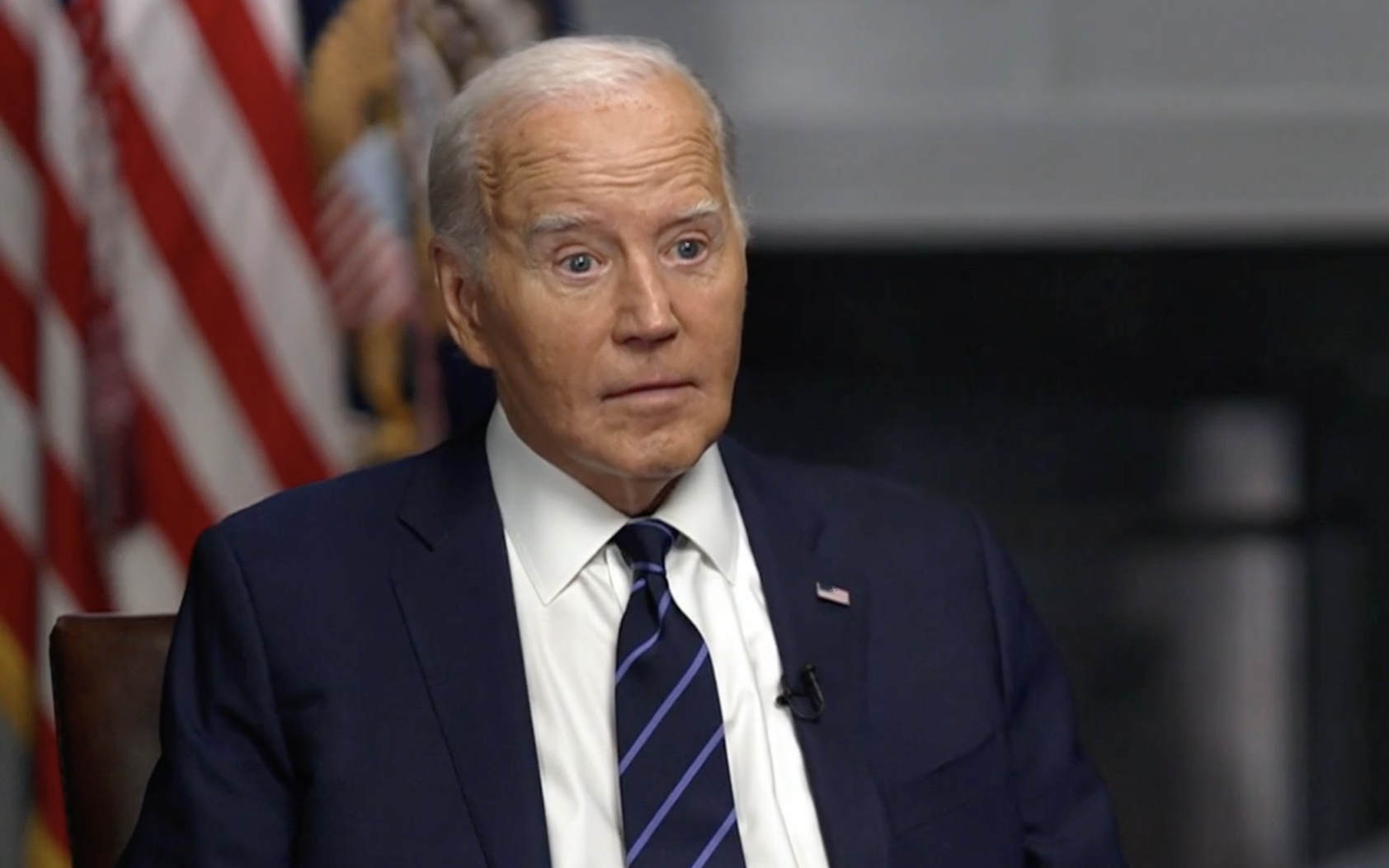Ông Biden và bà Harris phản ứng trái ngược với 