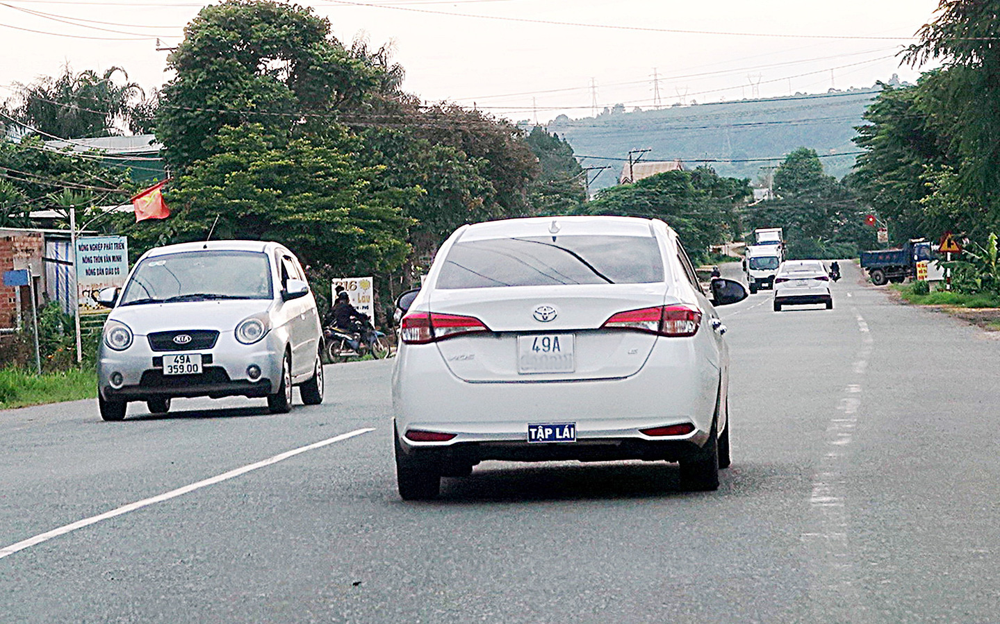 Muốn dạy lái xe Na Uy phải có bằng đại học - Ảnh 4.