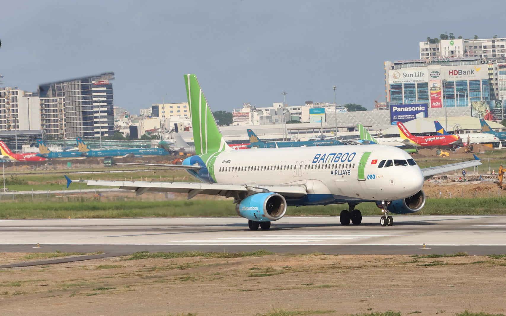 Vì sao tổng giám đốc Bamboo Airways bị tạm hoãn xuất cảnh? - Ảnh 3.