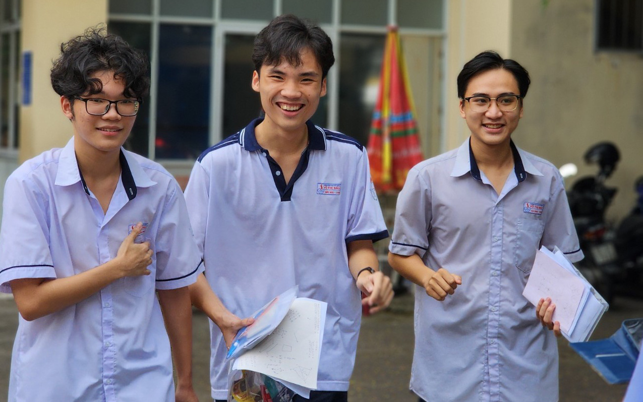 Thủ khoa toàn quốc khối D01 không học thêm, tự học tiếng Anh qua phim, nhạc- Ảnh 3. Thi tốt nghiệp THPT 2024: Có hai thủ khoa cùng 57,85 điểm