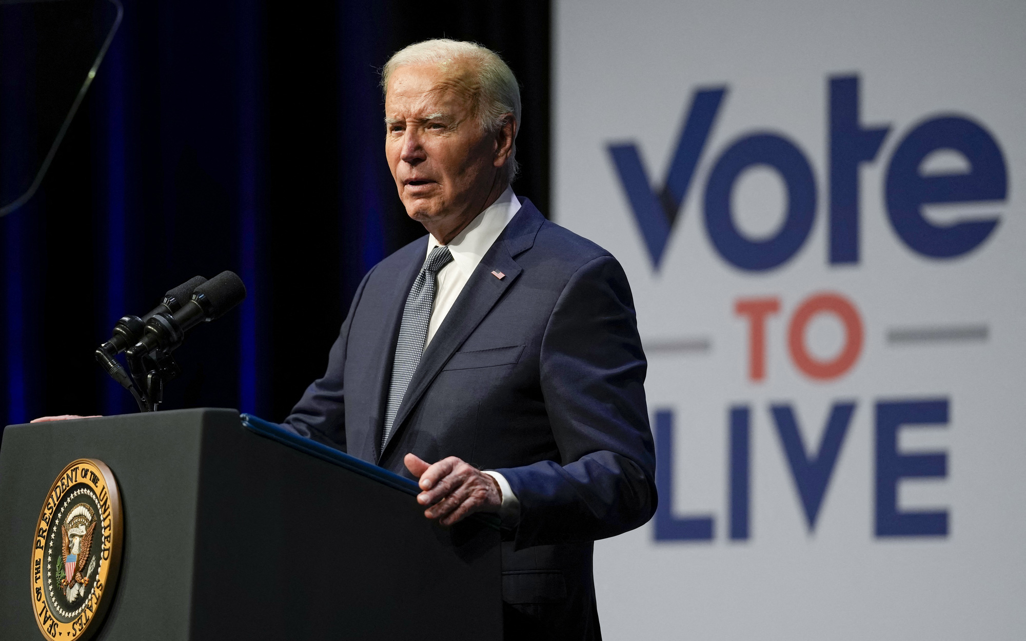 Lãnh đạo Thượng viện Mỹ kêu gọi ông Biden ngừng tranh cử- Ảnh 2. Tin tức thế giới 18-7: Ông Biden mắc COVID-19, có thể ngừng tranh cử?