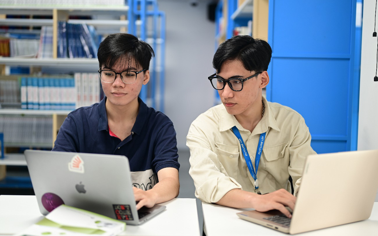 Sinh viên 10 nước ASEAN đến TP.HCM học về phát triển bền vững- Ảnh 3. Sinh viên năm 2 phát hiện lỗ hổng bảo mật phần mềm thiết bị IoT