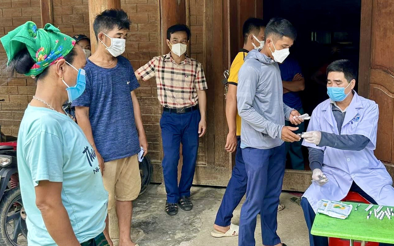 Một thai phụ ở Thanh Hóa mắc bệnh bạch hầu chưa rõ nguồn lây- Ảnh 2. Ai phải cách ly khi tiếp xúc với ca bệnh bạch hầu?