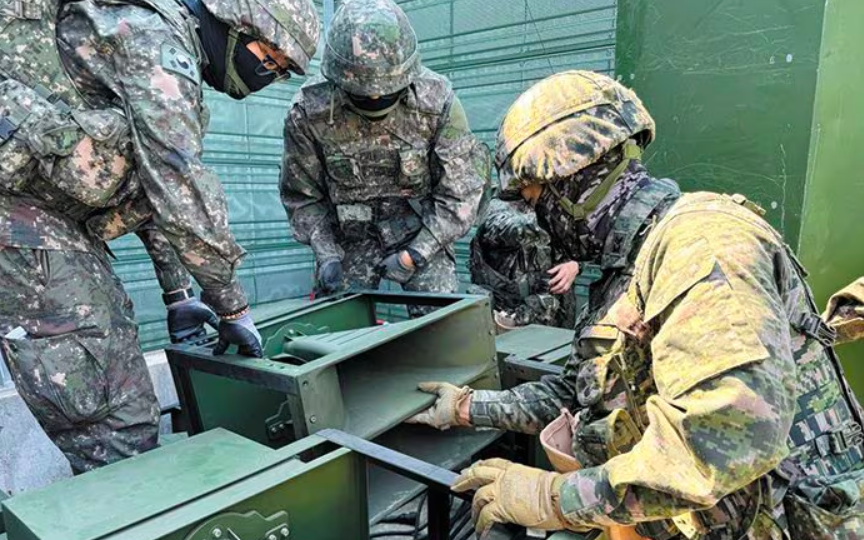 Triều Tiên lại thả bóng bay chứa rác, Hàn Quốc phát loa phóng thanh trả đũa- Ảnh 3. Hàn Quốc mở loa phóng thanh gần biên giới với Triều Tiên