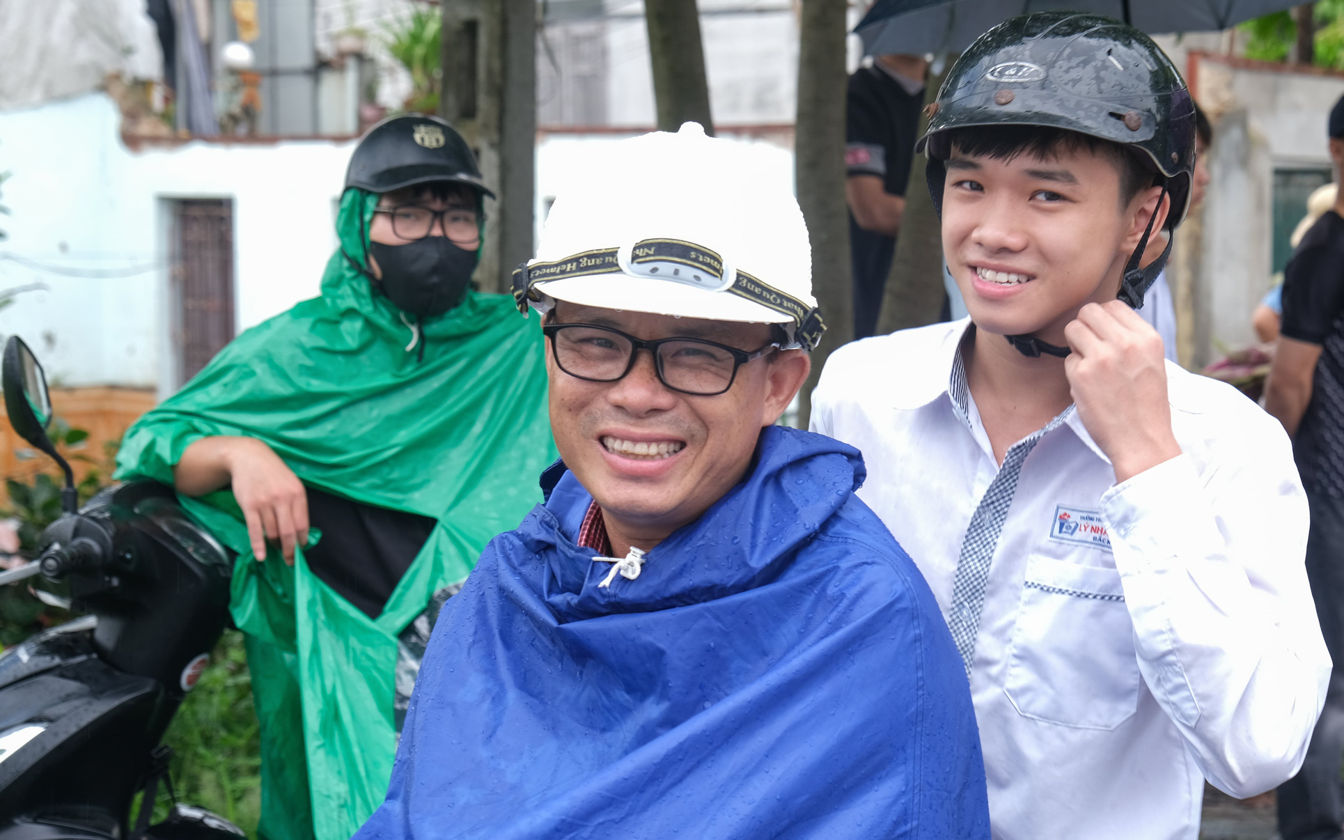 Bắc Ninh thưởng gần 5,2 tỉ đồng cho học sinh, giáo viên giỏi- Ảnh 2. Bắc Ninh thưởng gần 5,2 tỉ đồng cho học sinh, giáo viên giỏi- Ảnh 2.