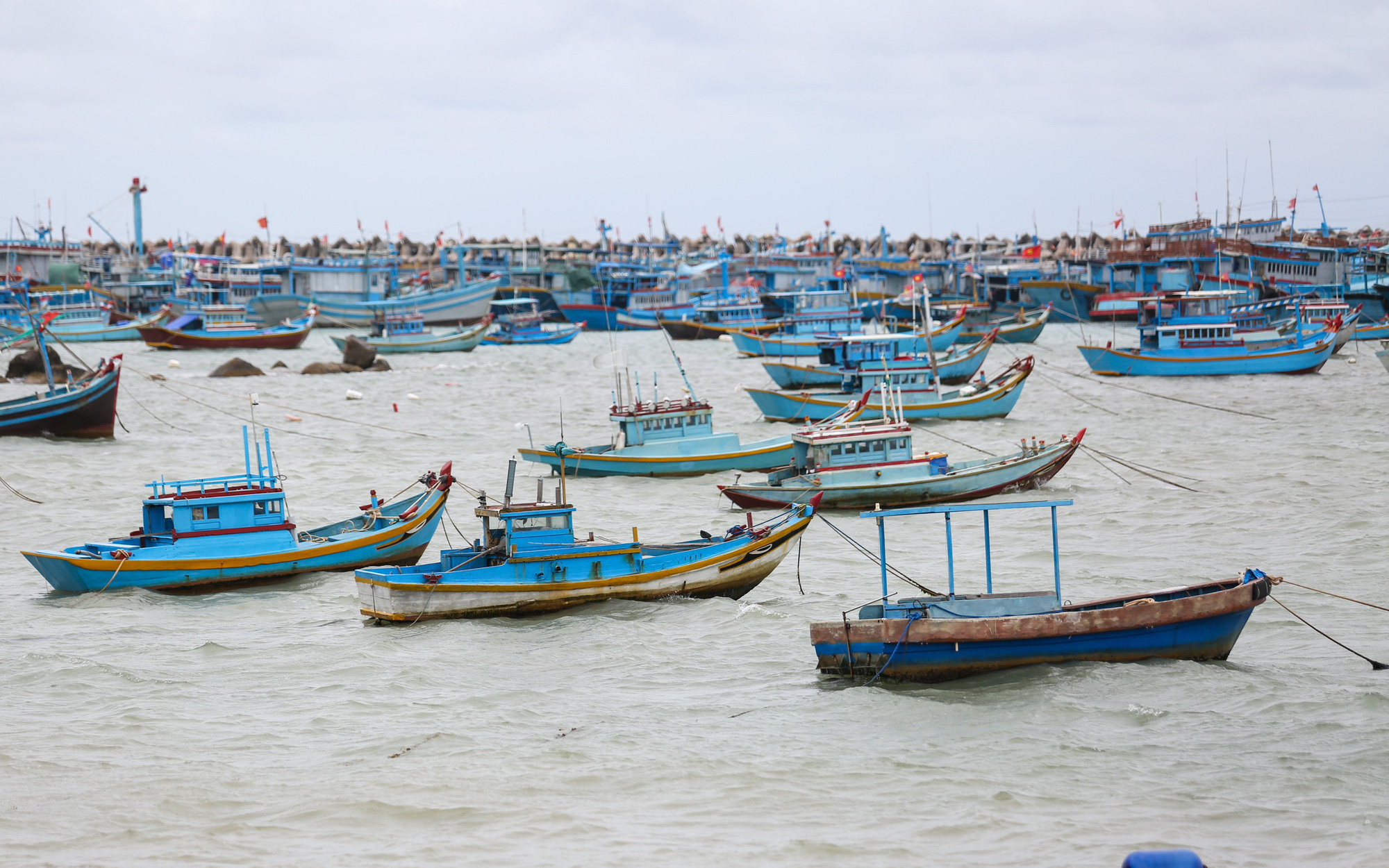 Áp thấp nhiệt đới đang mạnh lên, nhiều tàu cá trong vùng nguy hiểm- Ảnh 2. Thời tiết hôm nay 20-7: Nam Bộ mưa to, áp thấp nhiệt đới di chuyển về quần đảo Hoàng Sa