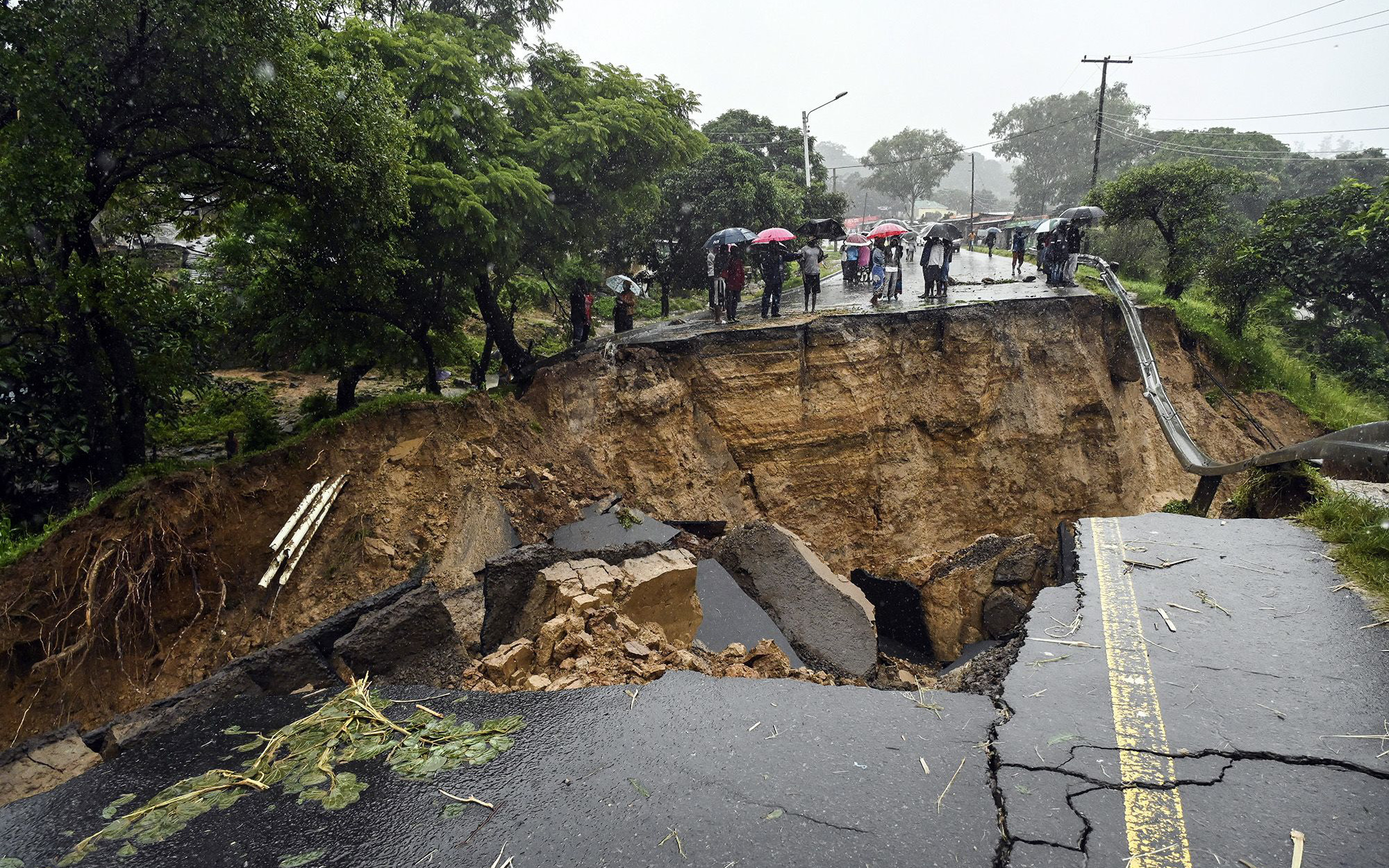 Bão Beryl càn quét bang Texas, thành phố đông người Việt bị ảnh hưởng- Ảnh 2. Bão nhiệt đới Freddy kéo dài 36 ngày, thế giới sẽ ngày càng nhiều cơn bão hủy diệt?