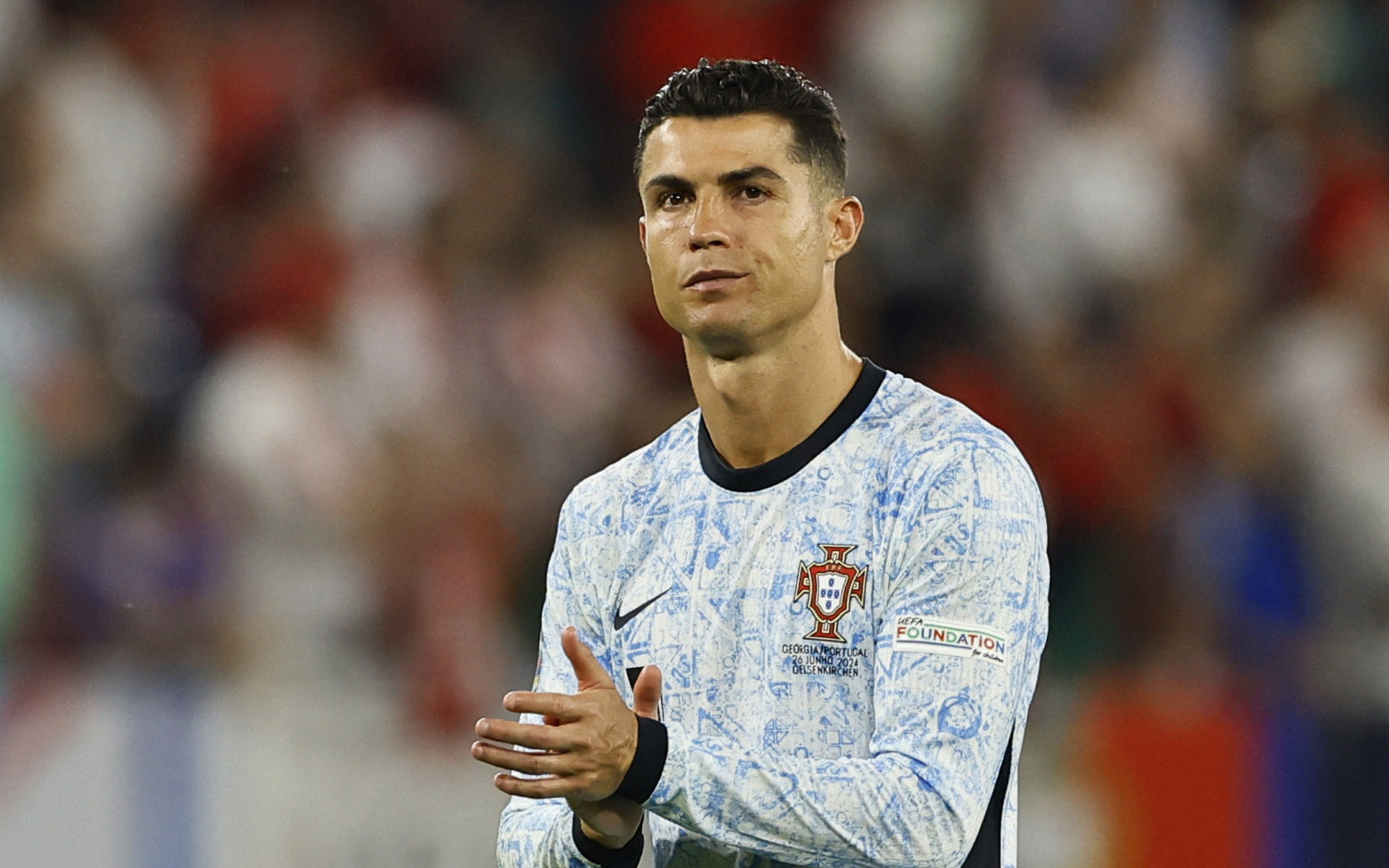 Ronaldo bật khóc nức nở vì đá hỏng phạt đền- Ảnh 7. Ronaldo khiến Liên đoàn Bóng đá Đức mất 20.000 euro